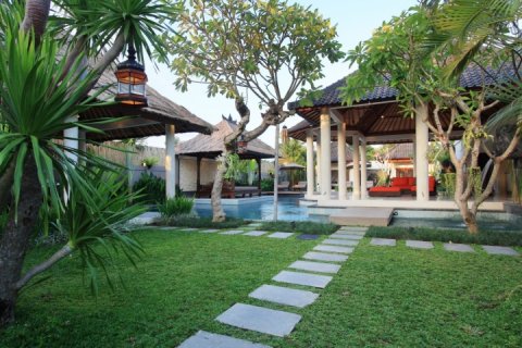 Вилла с 4 спальнями в Seminyak, Бадунг, Индонезия № 982