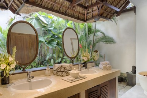 3 bedrooms Villa in Seminyak, Badung, Indonesia No. 984 14