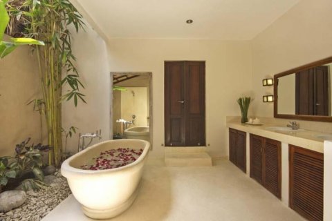 3 bedrooms Villa in Seminyak, Badung, Indonesia No. 984 9
