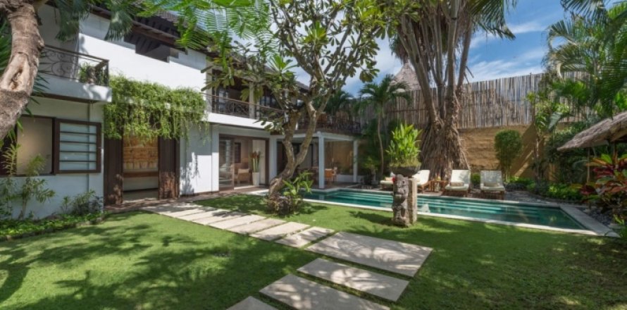 3 bedrooms Villa in Seminyak, Badung, Indonesia No. 983