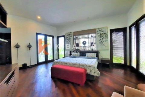 4 bedrooms Villa in Denpasar, Indonesia No. 13086 6