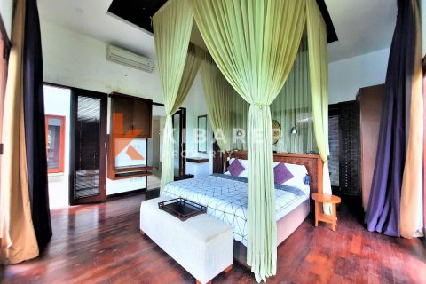 4 bedrooms Villa in Denpasar, Indonesia No. 13086 15