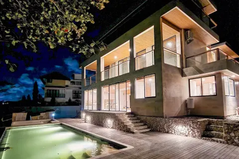 4 bedrooms Villa in South Kuta, Badung, Indonesia No. 10775 2
