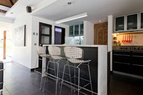2 bedrooms Villa in Seminyak, Badung, Indonesia No. 1638 28