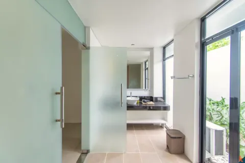 5 bedrooms Villa in Seminyak, Badung, Indonesia No. 10135 24