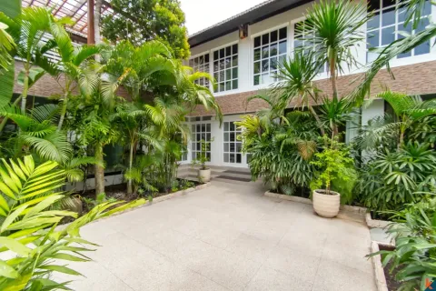 5 bedrooms Villa in Seminyak, Badung, Indonesia No. 10135 10