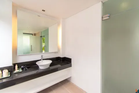 5 bedrooms Villa in Seminyak, Badung, Indonesia No. 10135 27