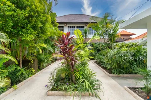5 bedrooms Villa in Seminyak, Badung, Indonesia No. 10135 8