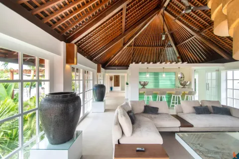 5 bedrooms Villa in Seminyak, Badung, Indonesia No. 10135 14