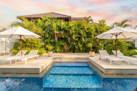 5 bedrooms Villa in Seminyak, Badung, Indonesia No. 10135