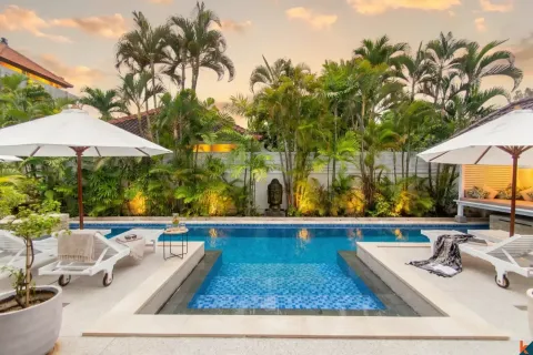 5 bedrooms Villa in Seminyak, Badung, Indonesia No. 10135 2