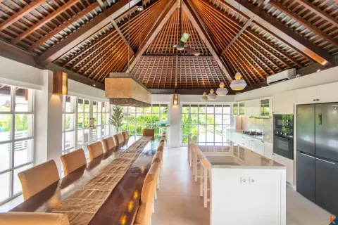 5 bedrooms Villa in Seminyak, Badung, Indonesia No. 10135 4