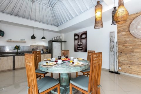 3 bedrooms Villa in Seminyak, Badung, Indonesia No. 1545 9