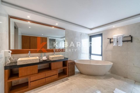 4 bedrooms Villa in Kuta, Badung, Indonesia No. 12432 8