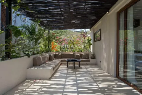 3 bedrooms Villa in South Kuta, Badung, Indonesia No. 12032 3
