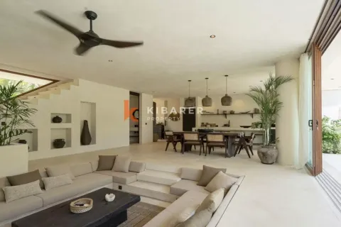 3 bedrooms Villa in South Kuta, Badung, Indonesia No. 12032 10