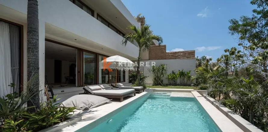 3 bedrooms Villa in South Kuta, Badung, Indonesia No. 12032