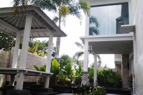 4 bedrooms Villa in South Kuta, Badung, Indonesia No. 7969 2
