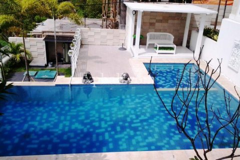 4 bedrooms Villa in South Kuta, Badung, Indonesia No. 7969 20