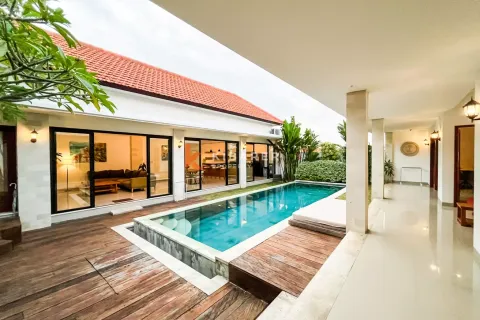 3 bedrooms Villa in Tibubeneng, Badung, Indonesia No. 12044 2