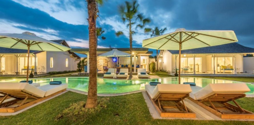 9 bedrooms Villa in Badung, Indonesia No. 11420