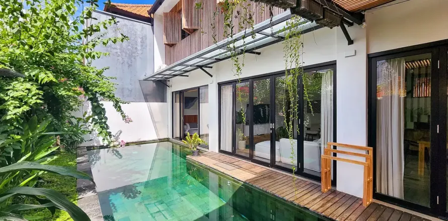4 bedrooms Villa in Canggu, Badung, Indonesia No. 10636