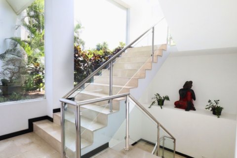 6 bedrooms Villa in South Kuta, Badung, Indonesia No. 966 11