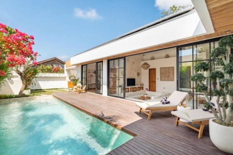 3 bedrooms Villa in South Kuta, Badung, Indonesia No. 965