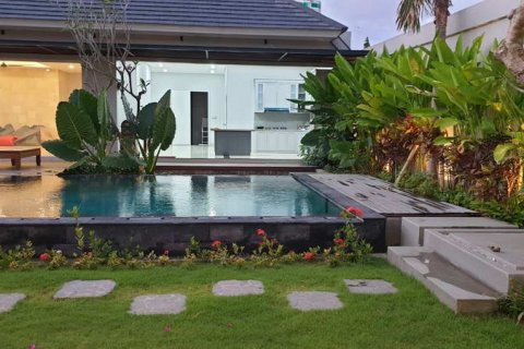 3 bedrooms Villa in Kerobokan, Badung, Indonesia No. 7792 11