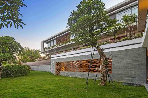 6 bedrooms Villa in Gianyar, Indonesia No. 1843 1