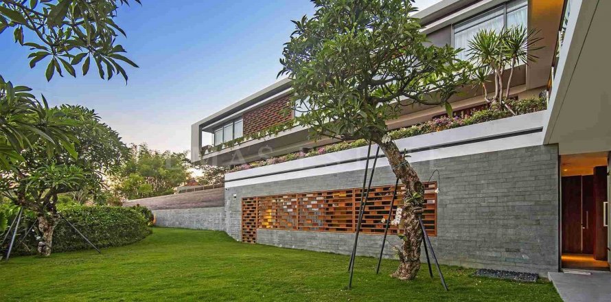 6 bedrooms Villa in Gianyar, Indonesia No. 1843