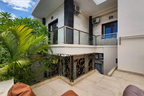 3 bedrooms Villa in Seminyak, Badung, Indonesia No. 10548 2