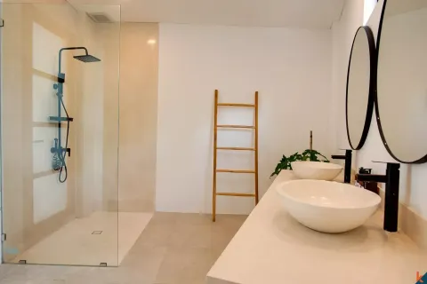 5 bedrooms Villa in Denpasar, Indonesia No. 10546 25