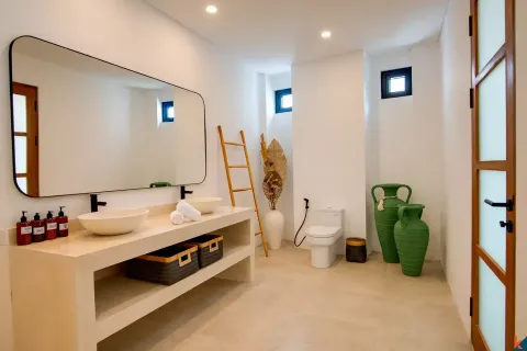 5 bedrooms Villa in Denpasar, Indonesia No. 10546 24