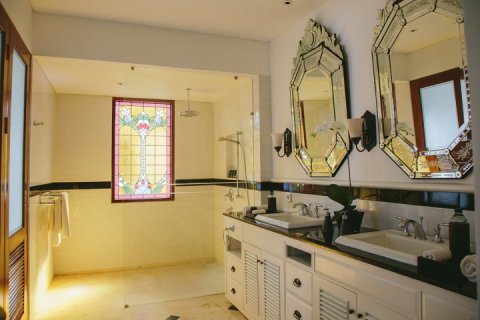 6 bedrooms Villa in Seminyak, Badung, Indonesia No. 657 23