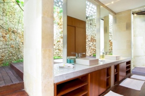 3 bedrooms Villa in Seminyak, Badung, Indonesia No. 1322 16