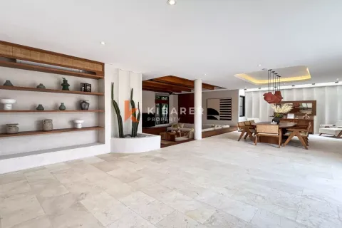 3 bedrooms Villa in Tibubeneng, Badung, Indonesia No. 12288 3