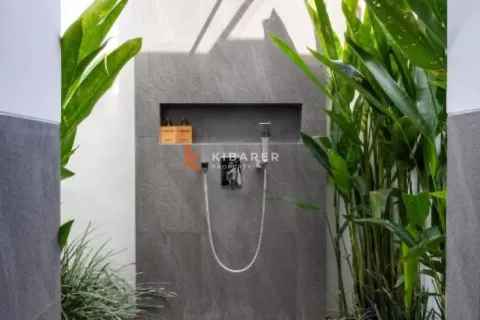 5 bedrooms Villa in Tibubeneng, Badung, Indonesia No. 12020 25