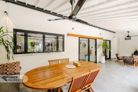3 bedrooms Villa in Kerobokan, Badung, Indonesia No. 9305 2