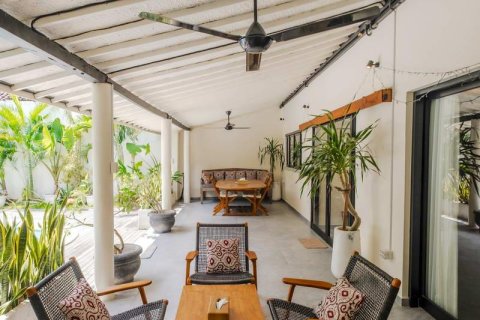 3 bedrooms Villa in Kerobokan, Badung, Indonesia No. 9305 5