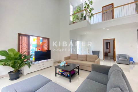 4 bedrooms Villa in Jimbaran, Badung, Indonesia No. 13077 3