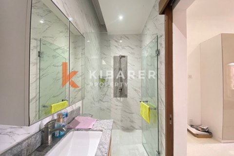 4 bedrooms Villa in Jimbaran, Badung, Indonesia No. 13077 24