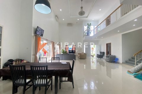4 bedrooms Villa in Jimbaran, Badung, Indonesia No. 13077 6