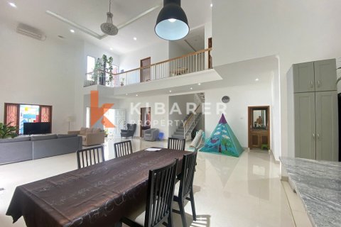 4 bedrooms Villa in Jimbaran, Badung, Indonesia No. 13077 4