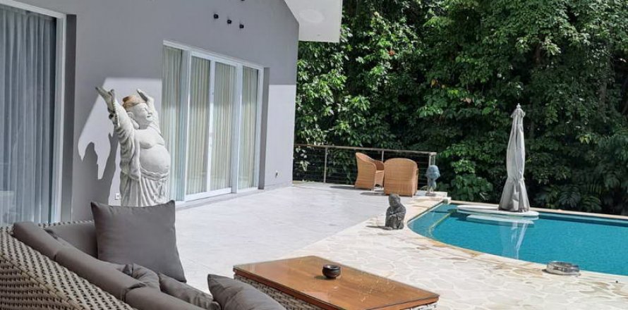 4 bedrooms Villa in Kerobokan, Badung, Indonesia No. 220