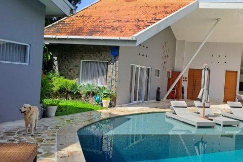 4 bedrooms Villa in Kerobokan, Badung, Indonesia No. 220 8