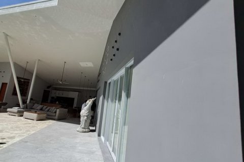 4 bedrooms Villa in Kerobokan, Badung, Indonesia No. 220 21