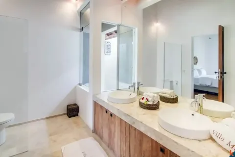 3 bedrooms Villa in Badung, Indonesia No. 10742 18