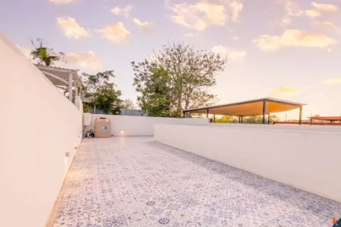 2 bedrooms Villa in Kuta, Badung, Indonesia No. 13267 4