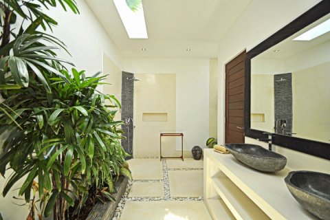 3 bedrooms Villa in Seminyak, Badung, Indonesia No. 1671 16